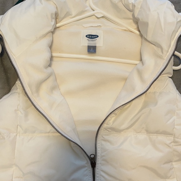 Old Navy Puffy Vest - Picture 4 of 4